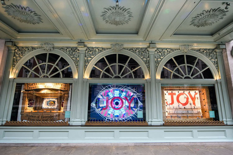 위기를 기회로 만드는 collaboration_포트넘 앤 메이슨과 무대 디자이너들의 이야기