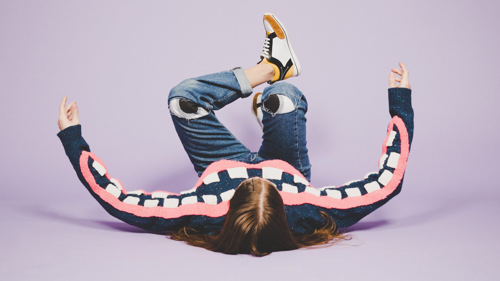 신체부위 뜨개질해 개성넘치는 의류업사이클링하는 아이슬란드디자이너 이루라리