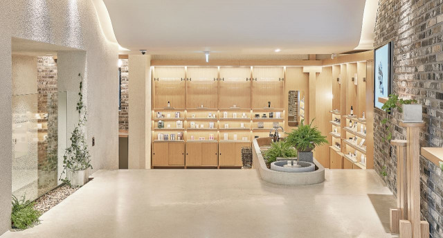 디어,클레어스 국내 첫 플래그십 스토어 ‘클레어스서울’ 오픈