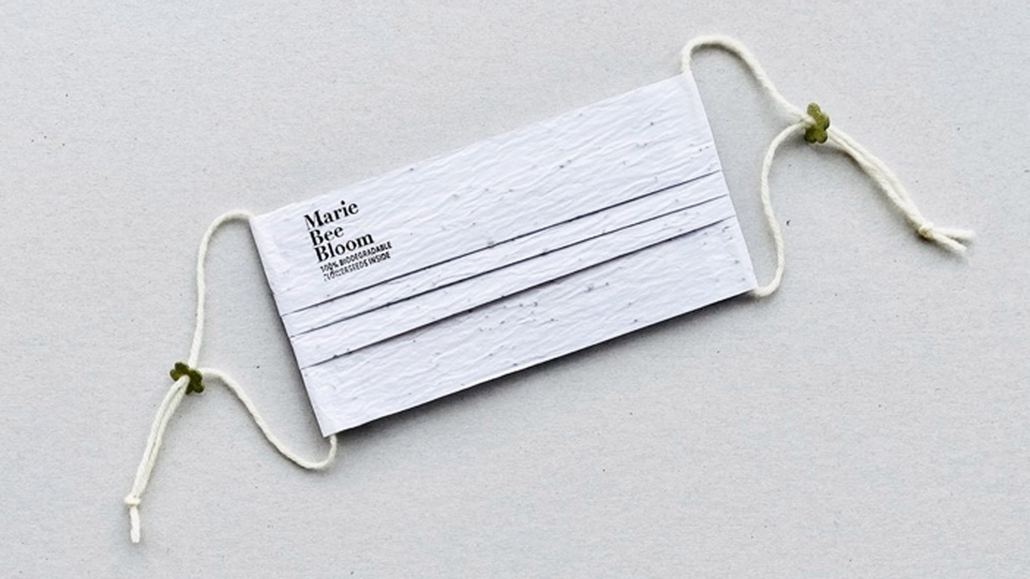 땅에 묻으면 꽃으로 피어나는 라이스페이퍼 마스크