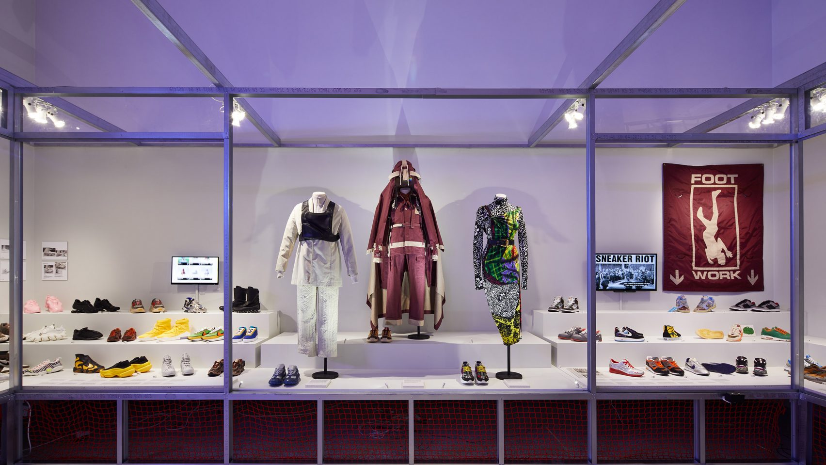 소재와 사용자혁신 선두에 선 운동화 조명하는 ‘스니커즈 언박스드’ 전시①