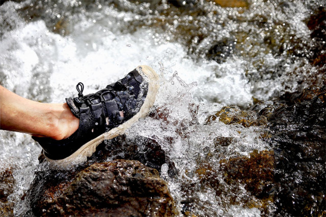 아웃도어 레드페이스, 여름 장마철 아웃도어 활동 수륙양용 ‘아쿠아 샌들 컬렉션’으로 공략