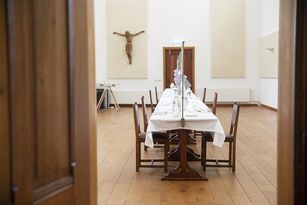 푸드 디자이너가 꾸리는 수도원에서의 고요한 점심 식사