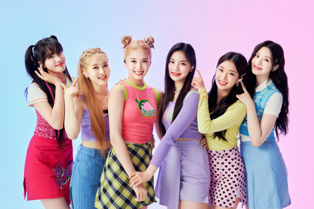 필립스, 스테이씨와 콜라보한 TAT4556 트루 와이어리스 이어폰 출시