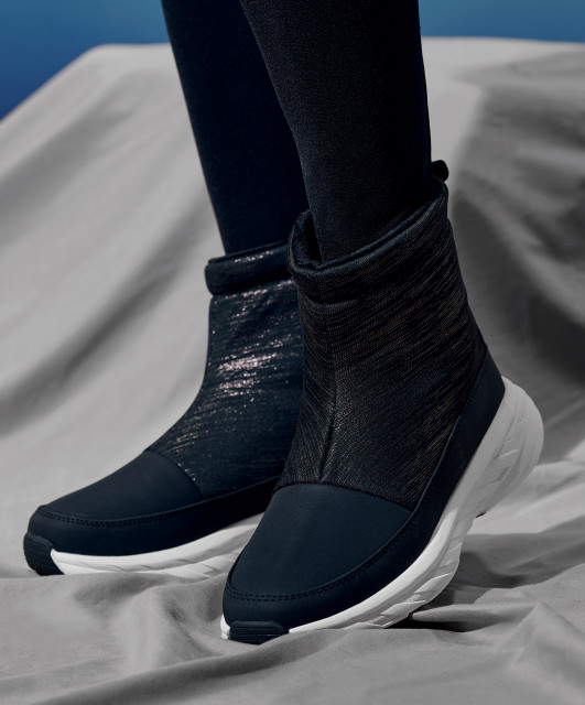 레드페이스, 겨울 한파 대비 산길·도심 멀티형 보온 슈즈 ‘우먼스 아웃도어 패딩 부츠’ 출시