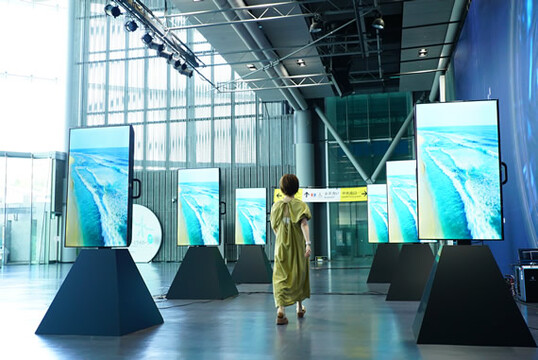 “도시는 이제 ‘보여주는 것’이 아니라 ‘유도하는 것’을 설계한다” _ 디지털 사이니지 기반 행동 디자인 실험